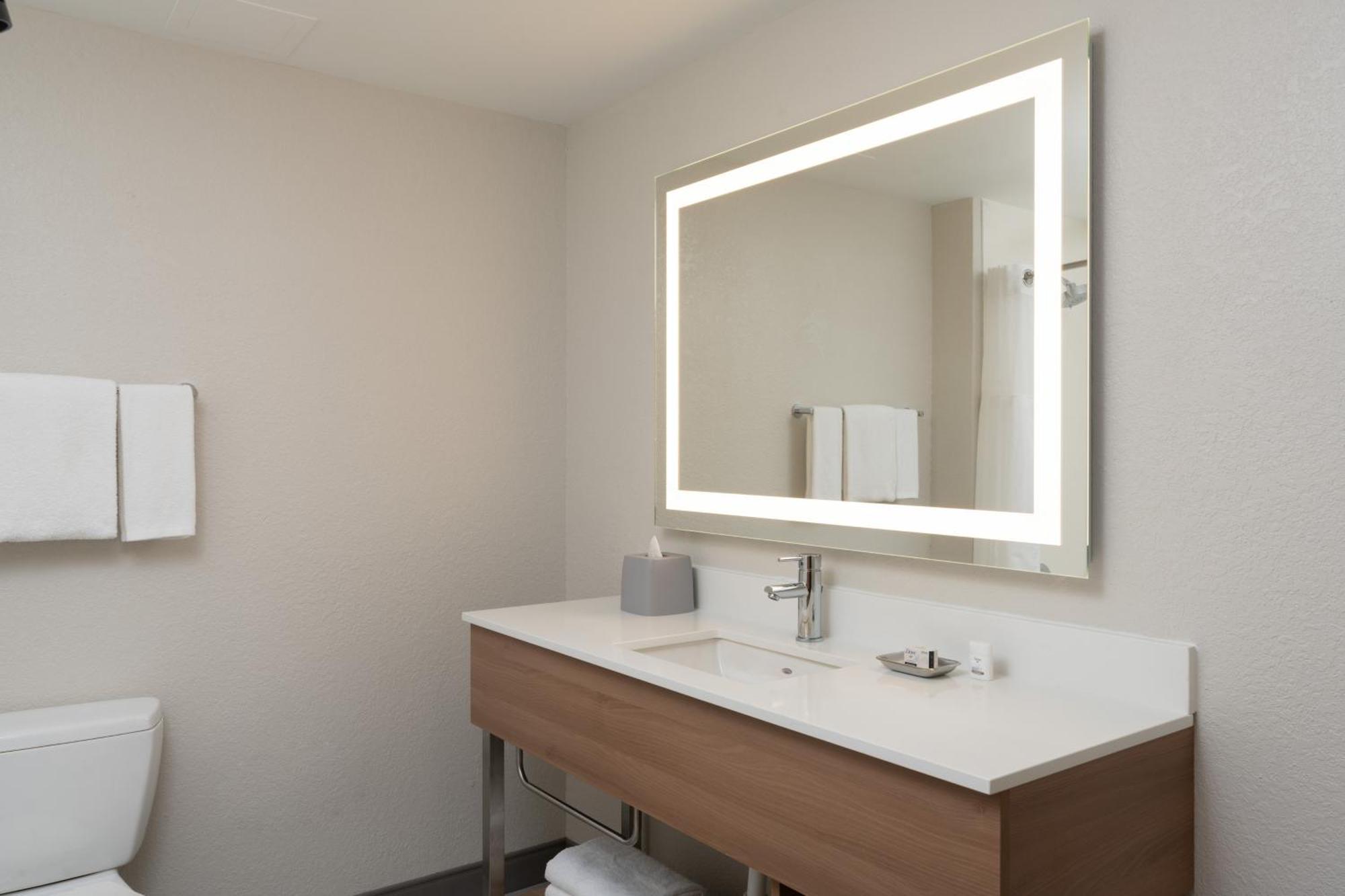 Express Miami Airport-blue Lagoon Area By Ihg Hotel